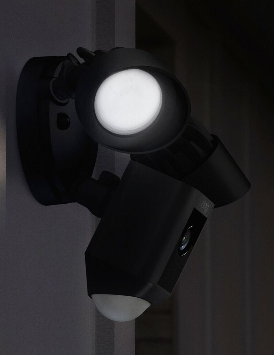 Cámara de seguridad modelo Floodflight Plus Cam inalámbrica HD 150° a 60° con capacidad para grabar para exterior 3