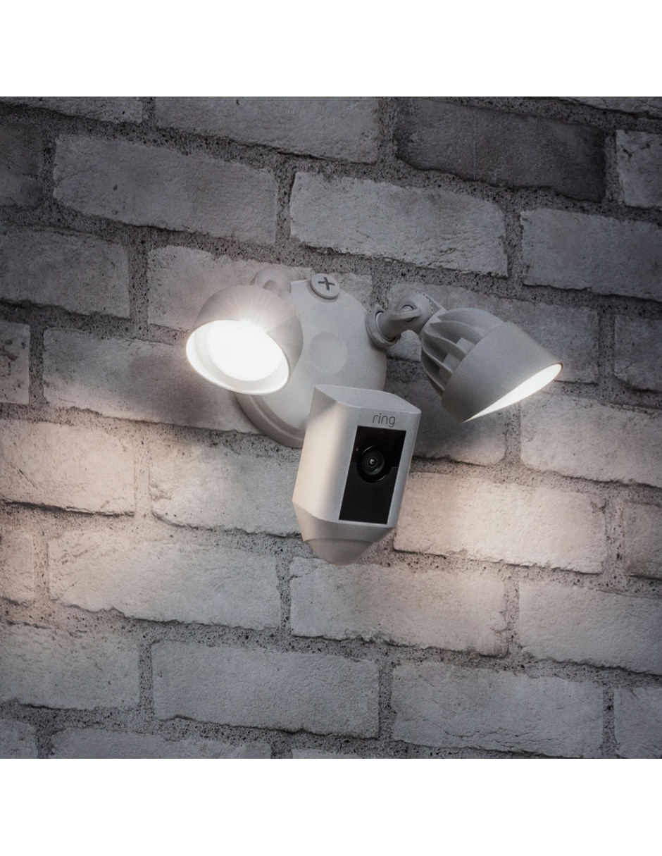 Cámara de seguridad modelo Floodflight Cam inalámbrica HD 120° a 170° con capacidad para grabar para exterior 4