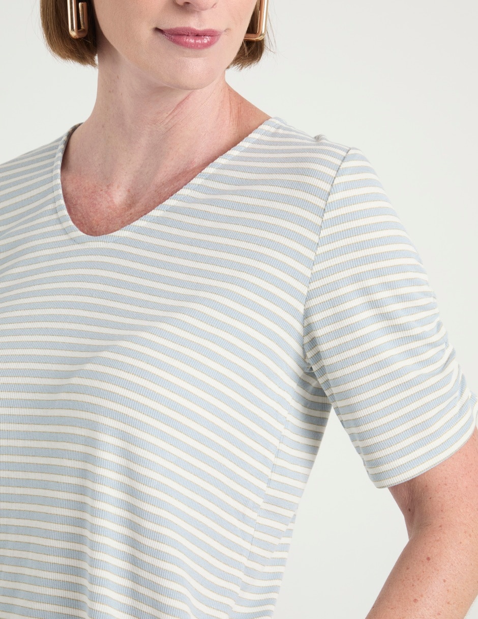 Playera manga corta cuello v mujer 3